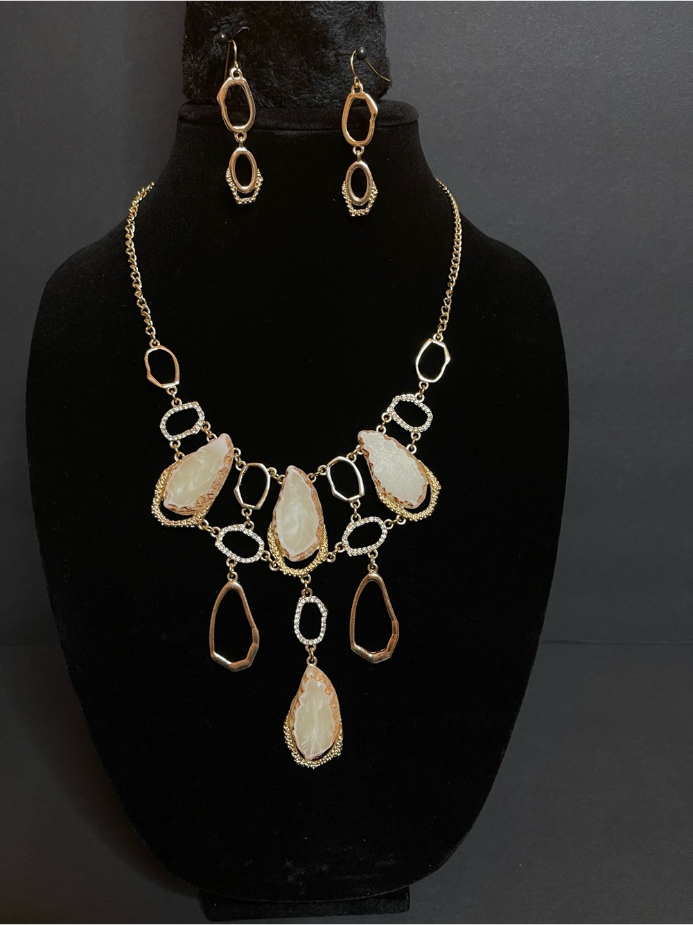 Gold-Tone Necklace with Cream Marbled Drop Stones and Matching Earrings